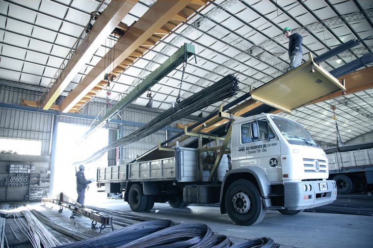 FOTO: Afirman que el acero para la construcción bajará de precio. 