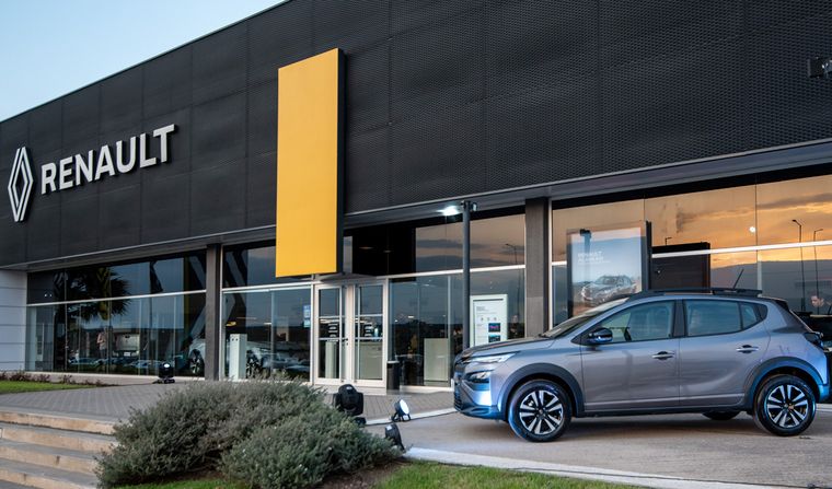 FOTO: Cadena3 en la llegada del Renault Kardian a Autocity de Córdoba