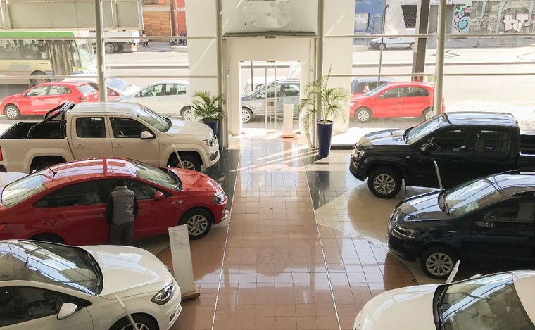 FOTO: Reducirán los impuestos para la compra-venta de autos. (Foto: NA)