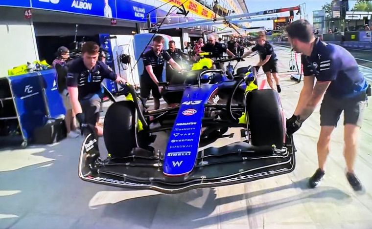 FOTO: Colapinto y su último ingreso a boxes en FP2 para cargar más combustible