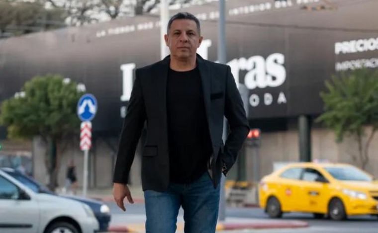 FOTO: Gustavo Arce abre un local de ropa 