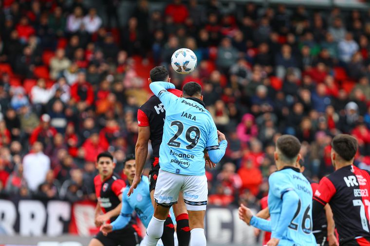 FOTO: Belgrano vs Newell`s en Rosario. (Foto:Prensa Belgrano)