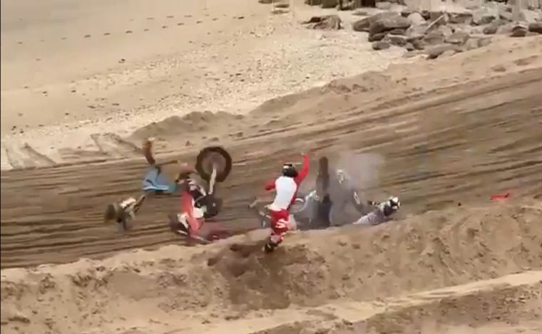 FOTO: El momento exacto del escalofriante accidente en Mar del Plata. (Captura)