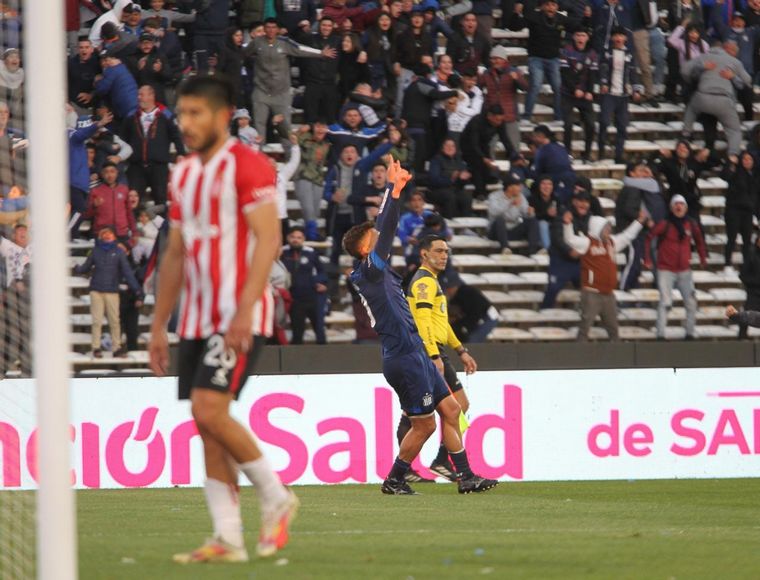 FOTO: Rubén Botta fue la gran figura del triunfo ante Estudiantes. Foto: Daniel Cáceres/C3.