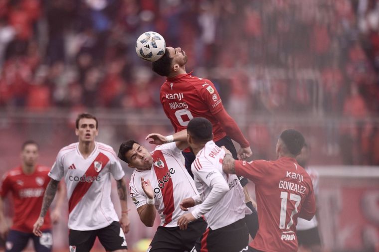 FOTO: Independiente y River se enfrentan en Avellaneda. (Foto: CAI)