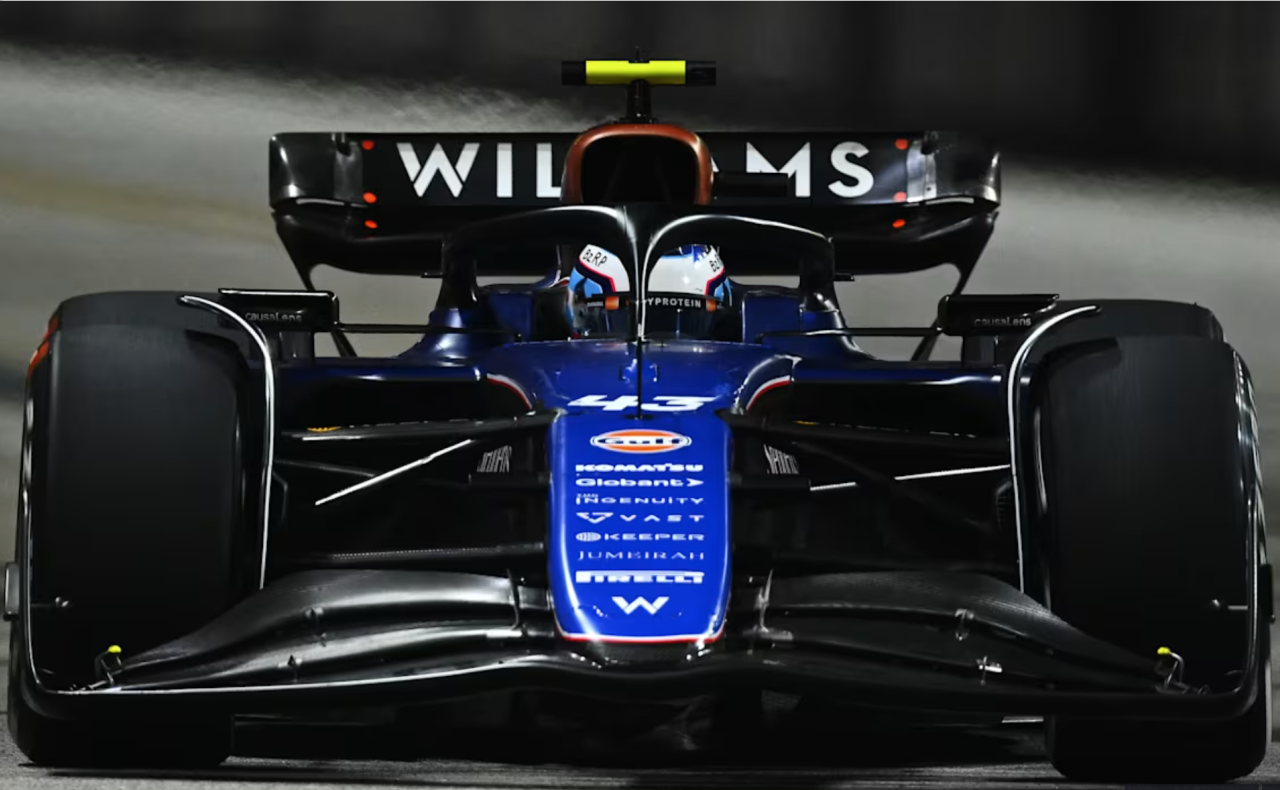 FOTO: El Williams #43 de Colapinto en acción en el 'Marina Bay'