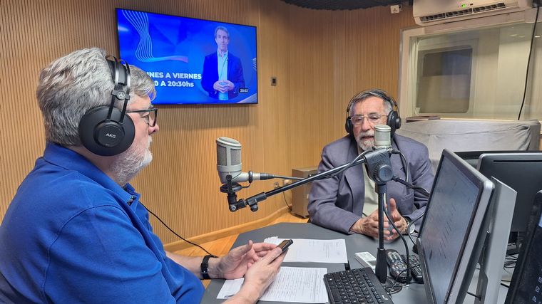 FOTO: El economista Alfredo Blanco, en el estudio de Cadena 3.