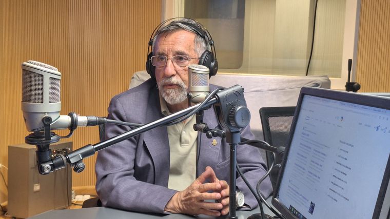 FOTO: El economista Alfredo Blanco, en el estudio de Cadena 3. 