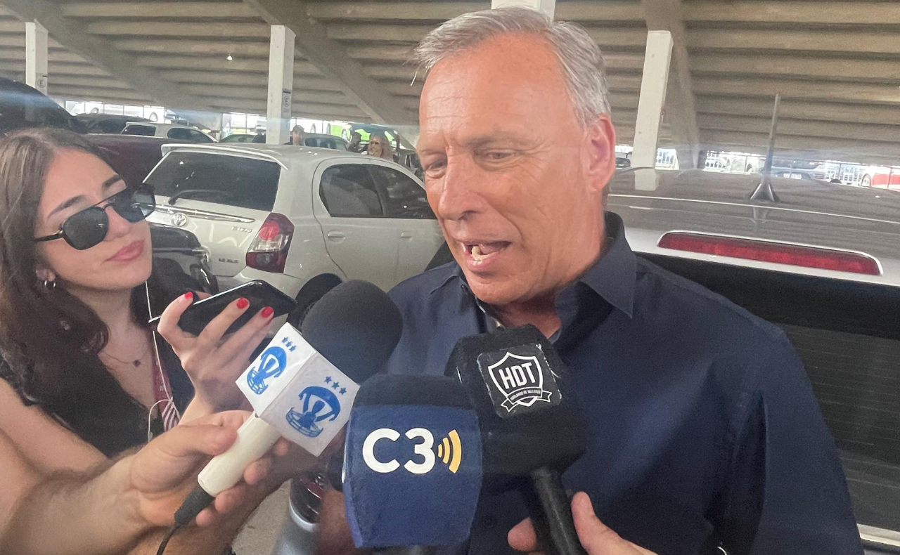 FOTO: Andrés Fassi, antes de ingresar al estadio Kempes. 