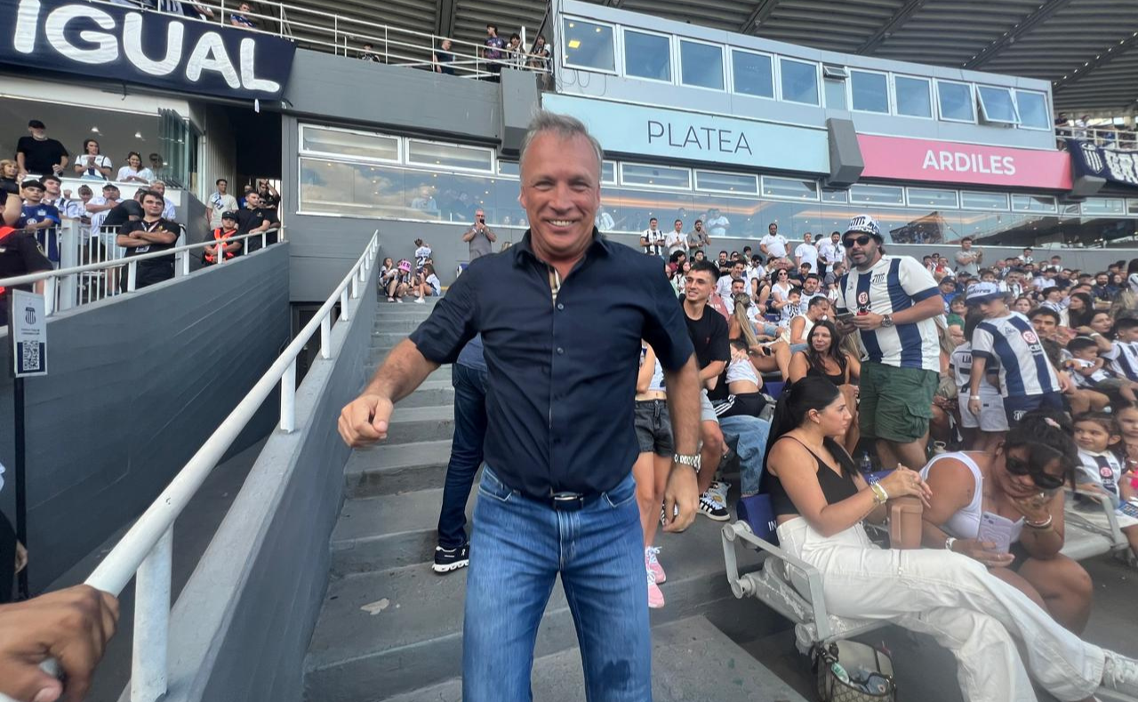 FOTO: Andrés Fassi, dentro del Estadio Kempes