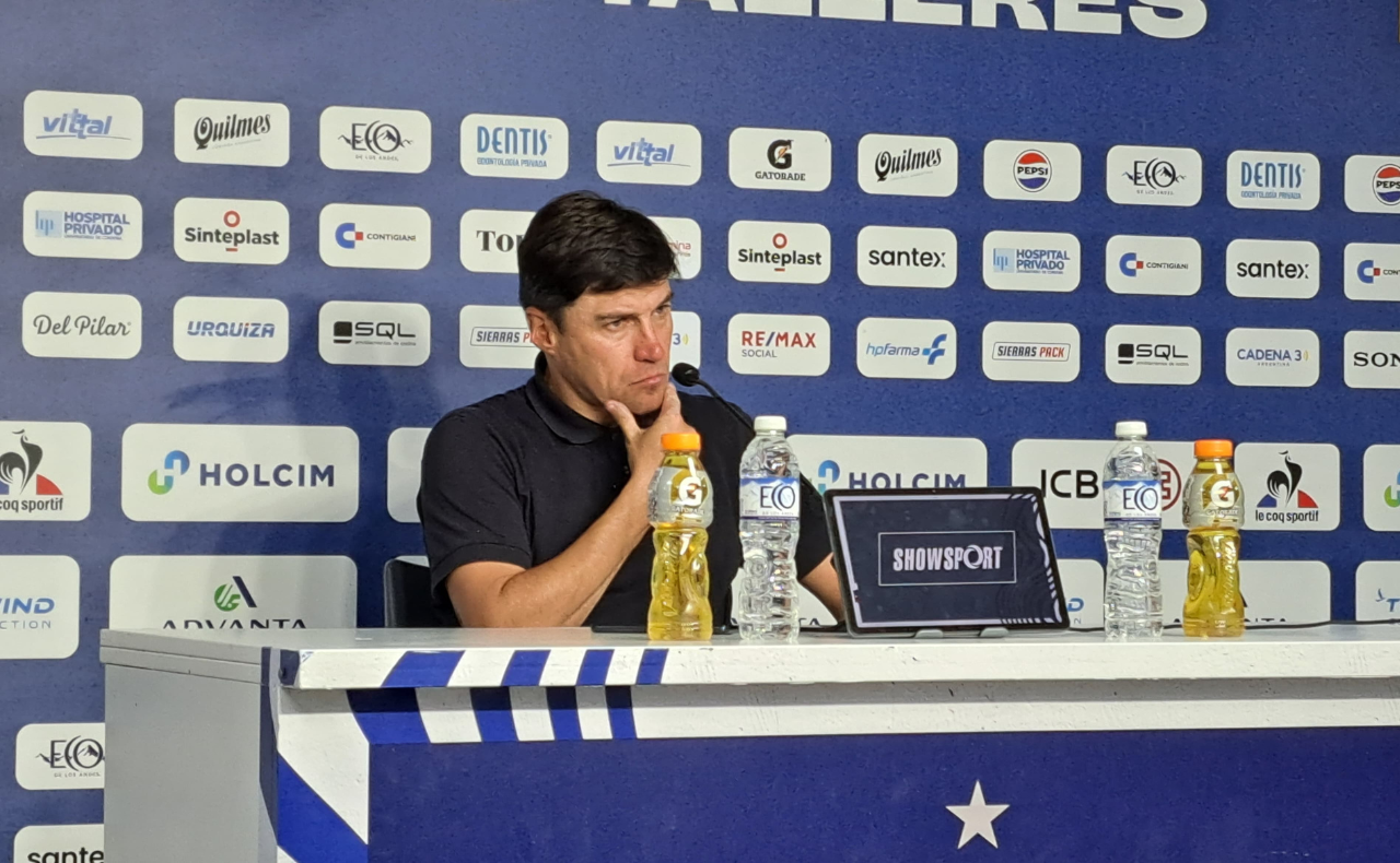 FOTO: Alexander Medina, en conferencia de prensa después de la derrota ante Newell's