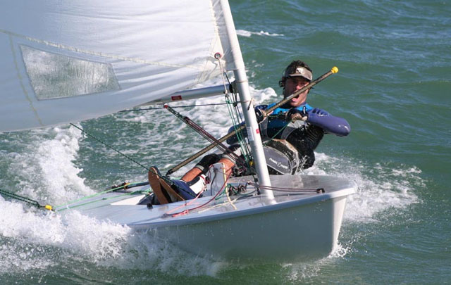 FOTO: El argentino se adjudicó la prueba de láser en yachting