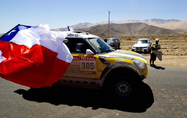 FOTO: Los habitantes de Copiapó les dan la bienvenida a máquinas y pilotos.