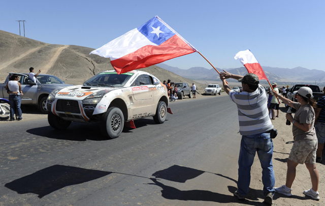 FOTO: Los habitantes de Copiapó les dan la bienvenida a máquinas y pilotos.