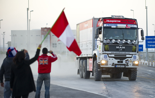 FOTO: Camelia Liparoti en la llegada a Perú del Dakar 2012