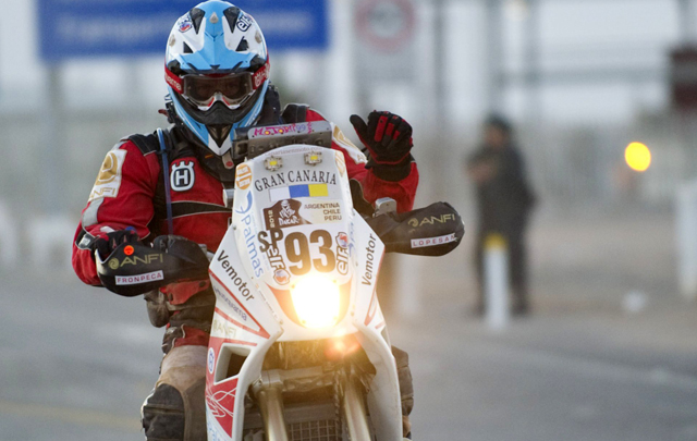 FOTO: Giniel De Villiers en la llegada a Perú del Dakar 2012