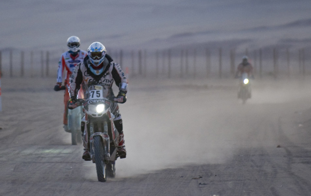 FOTO: Participantes en la llegada a Perú del Dakar 2012