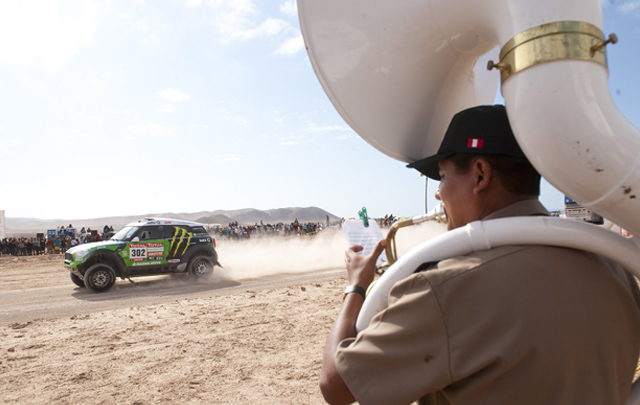 FOTO: Robby Gordon en la llegada a Perú del Dakar 2012