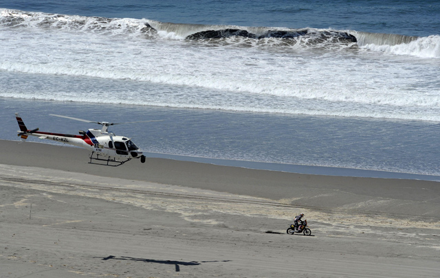 FOTO: Giniel De Villiers en la duodécima etapa del Dakar 2012