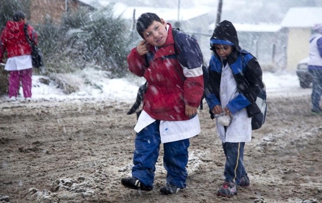 Por la intensa nevada, suspenden las clases en Bariloche ...