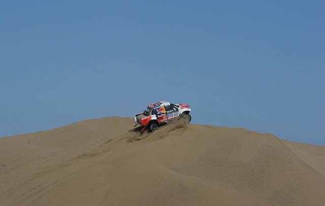 FOTO: Nikolav en la décima etapa del Dakar 2014