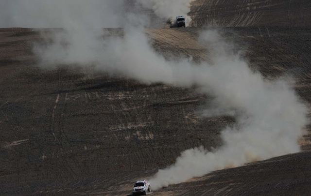 FOTO: Autos en la undécima etapa del Dakar 2014