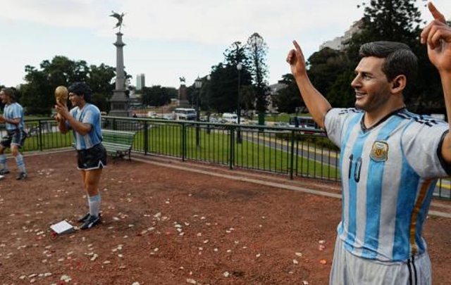 FOTO: Batistuta inmortalizado en su clásico grito de gol.