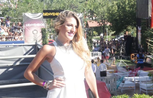 FOTO: Nacha Guevara, con su look bohemian chic, junto a Eleonora Cassano.