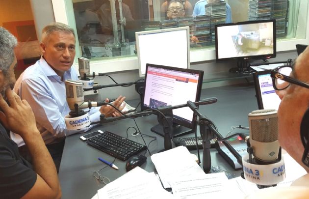 FOTO: Esteban Avilés visitó los estudios de Cadena 3.