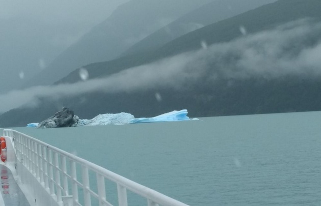 FOTO: Los corresponsales de Cadena 3 navegaron por el Lago Argentino.