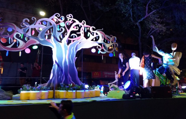 FOTO: Los carruajes colorean la noche mendocina.