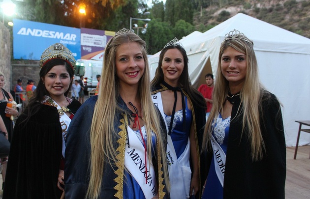 FOTO: Las candidatas a reina nacional, protagonistas del acto central.