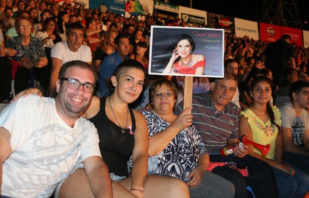 FOTO: Luis Yunes y Laura Carbonari, los encargadas de transmitir el evento a todo el país.