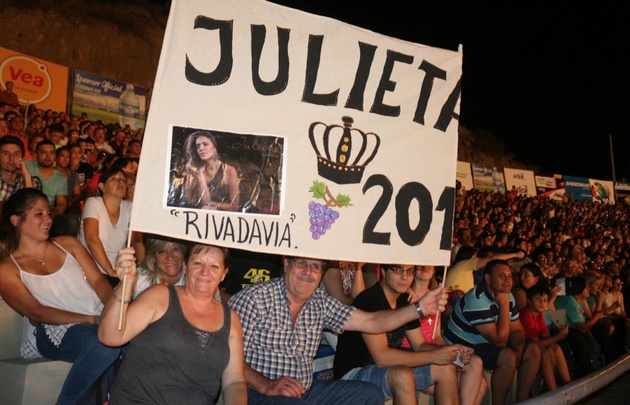 FOTO: Las candidatas tienen su "hinchada" en la tribuna.