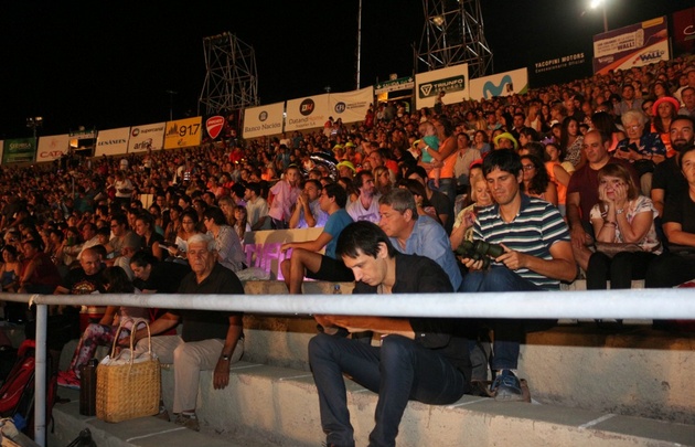 FOTO: El teatro griego lució colmado en la "Constelación del vino".