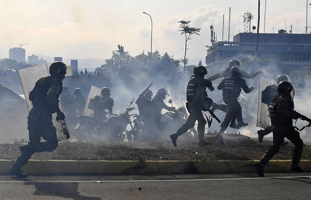 FOTO: Ascienden a cinco los muertos durante las protestas