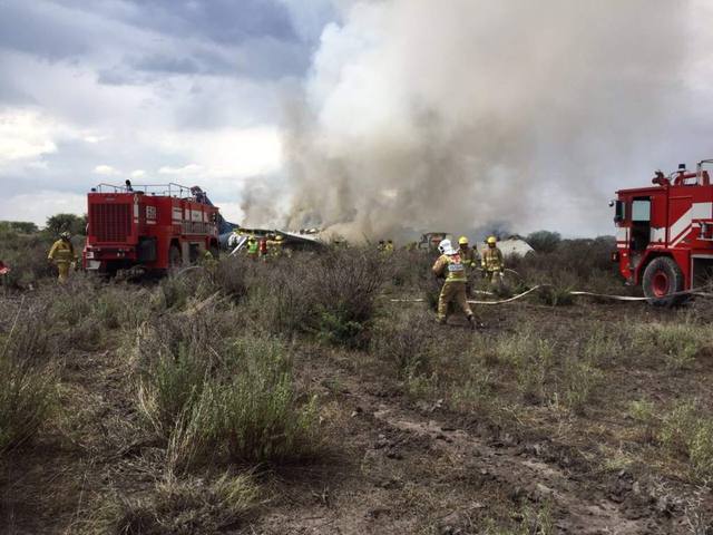 FOTO: Milagro en México: cayó un avión, pero no hay muertos