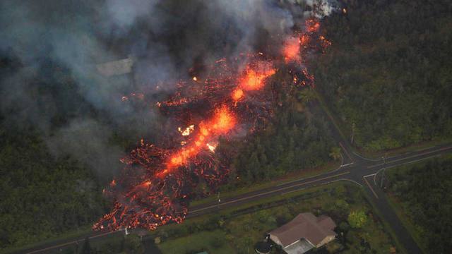 FOTO: El volcán hawaiano entró en erupción el fin de semana.