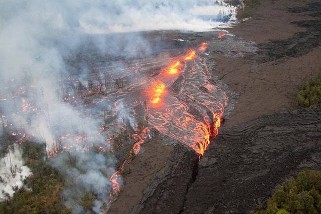 FOTO: Imágenes: ríos de lava devoran todo a su paso en Hawái