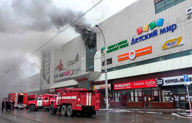 FOTO: Trágico incendio en un centro comercial ruso.