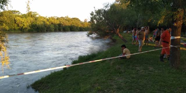 FOTO: Aún no hay rastros del joven que cayó al río en Pampayasta