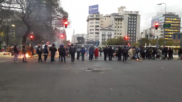 FOTO: Acampe en Buenos Aires en la Avenida 9 de julio