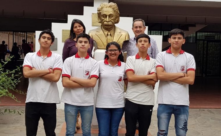 FOTO: Premian a alumnos que generaron luz para una comunidad wichi