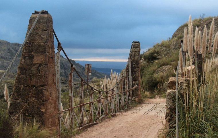 vesícula biliar Interpersonal Situación Un día por los puentes colgantes de las Altas Cumbres - Córdoba - Cadena 3  Argentina