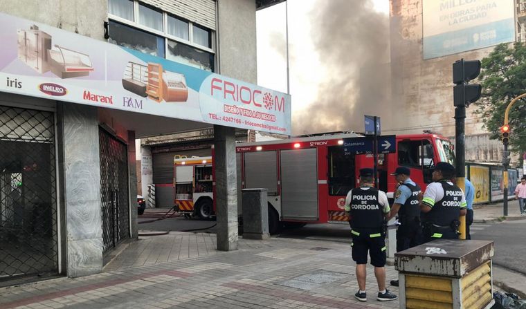 AUDIO: Incendio en una droguería del centro de Córdoba Capital.