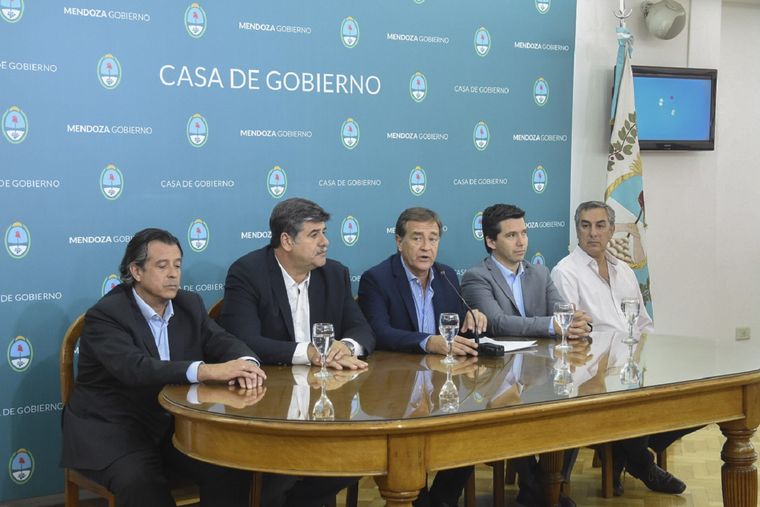 FOTO: El gobernador de Mendoza derogará la ley minera