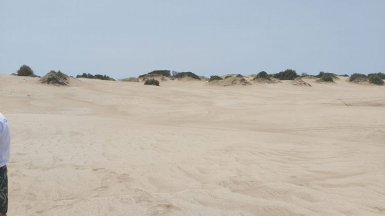 FOTO: Orlando Morales recorrió las dunas de Villa Gesell.