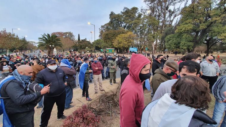 AUDIO: Volvieron a izar la Bandera Nacional en el Parque Sarmiento.