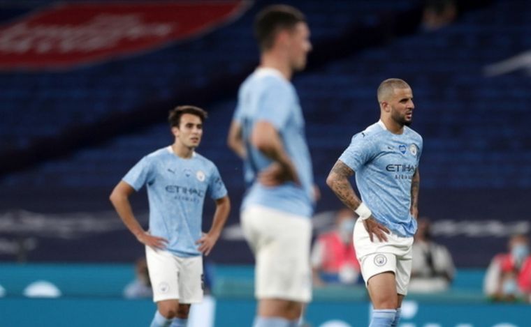 FOTO: El encuentro se desarrolló a puertas cerradas en el legendario estadio de Wembley.