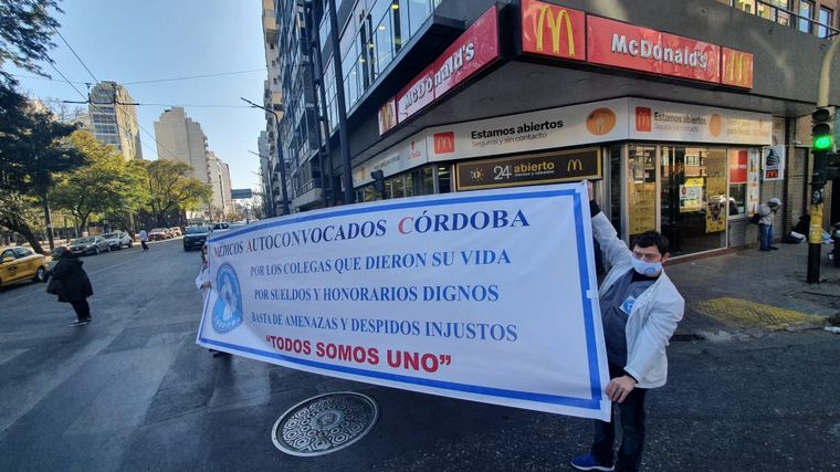 FOTO: Marcha de médicos en Córdoba Capital.